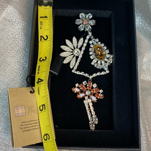 BURBERRY LJ🌼DAISY T Drop Earring🔥Asymmetrical LOOK🌼Retail $995🔥NWT/Box🎁ROSE - Picture 5 of 17